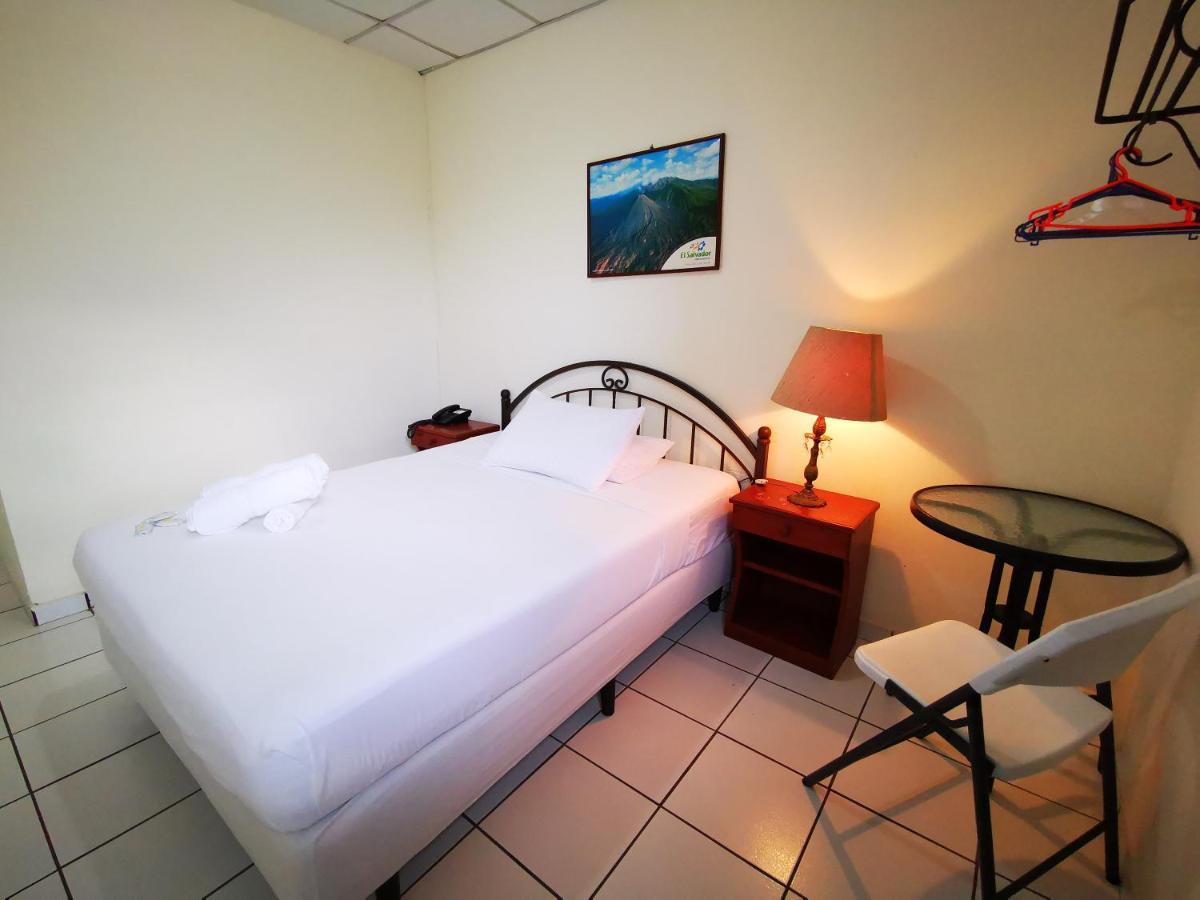 Hotel Armonia Hostal Сан-Сальвадор Экстерьер фото