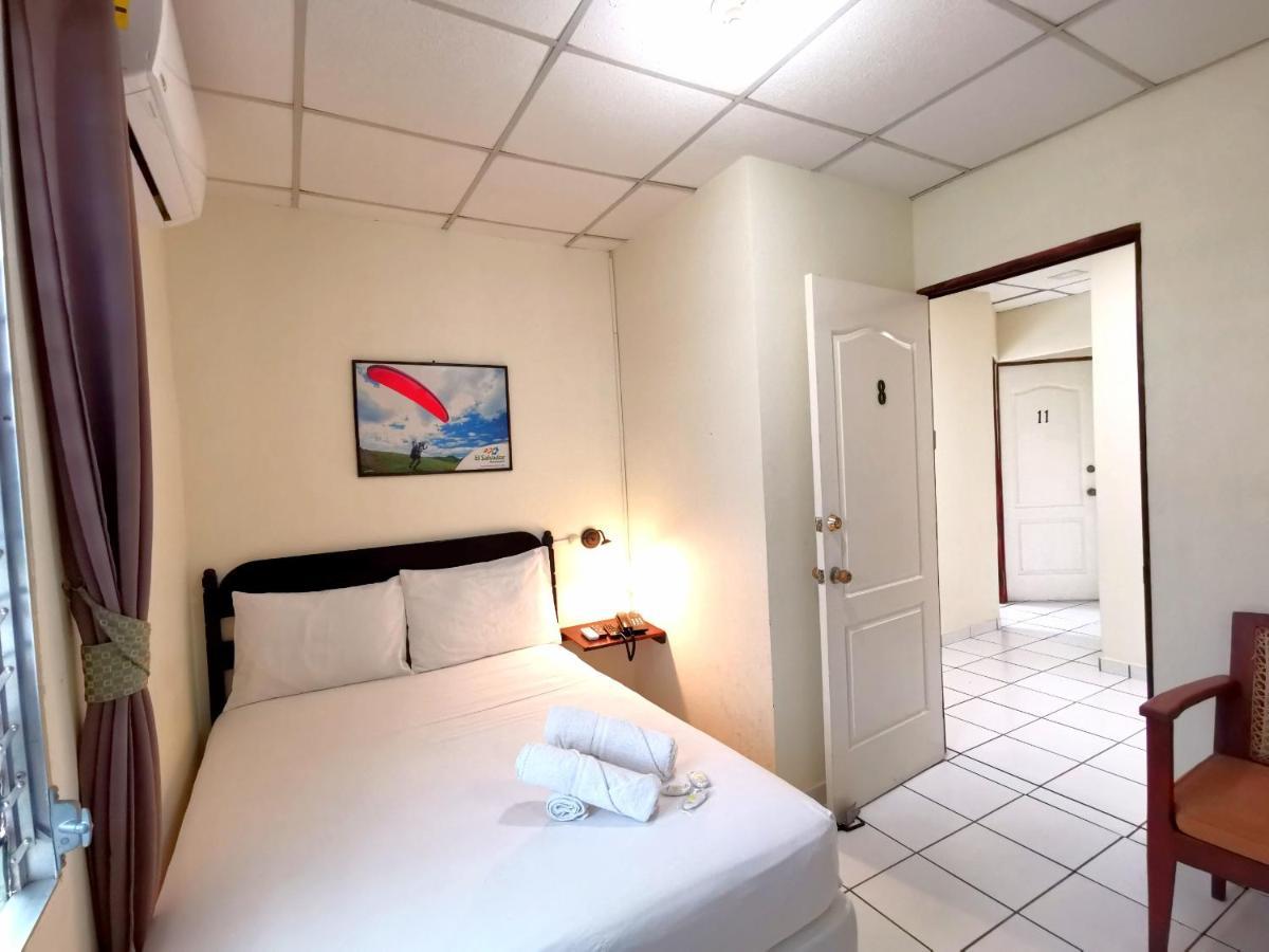 Hotel Armonia Hostal Сан-Сальвадор Экстерьер фото