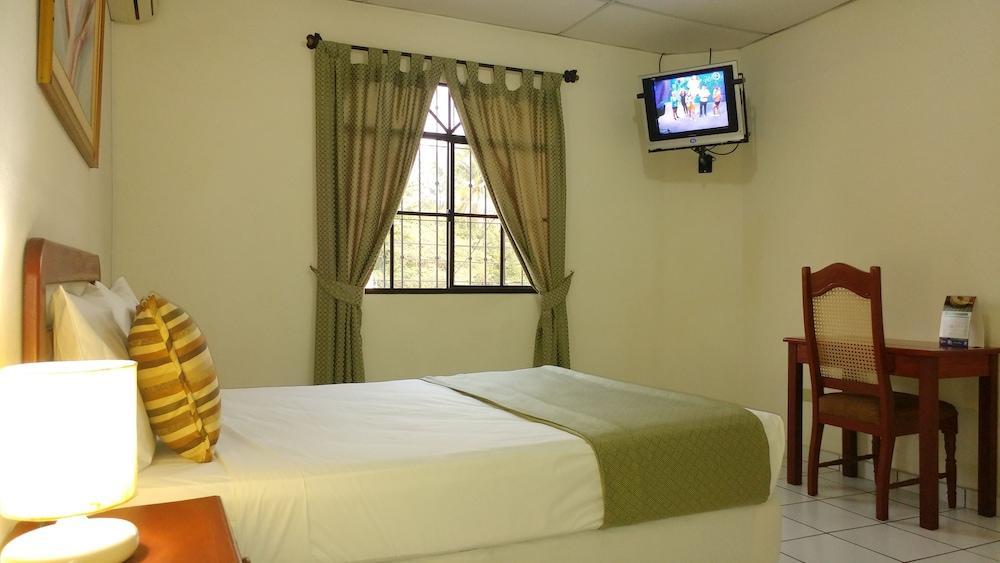 Hotel Armonia Hostal Сан-Сальвадор Экстерьер фото