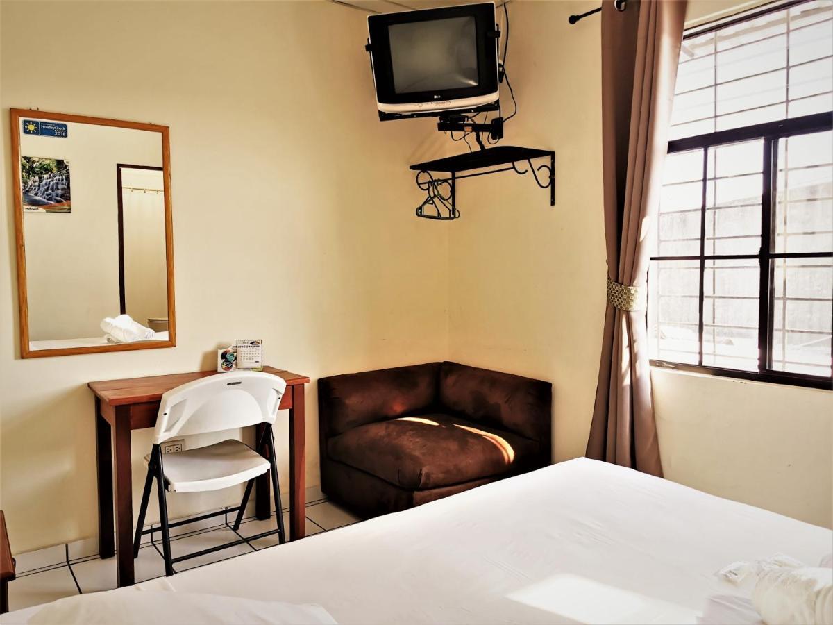 Hotel Armonia Hostal Сан-Сальвадор Экстерьер фото