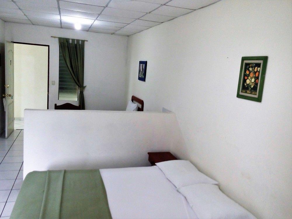 Hotel Armonia Hostal Сан-Сальвадор Экстерьер фото