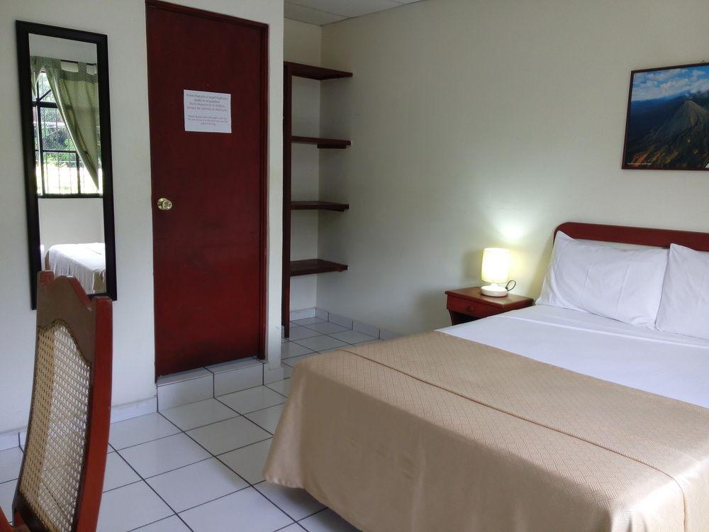 Hotel Armonia Hostal Сан-Сальвадор Экстерьер фото