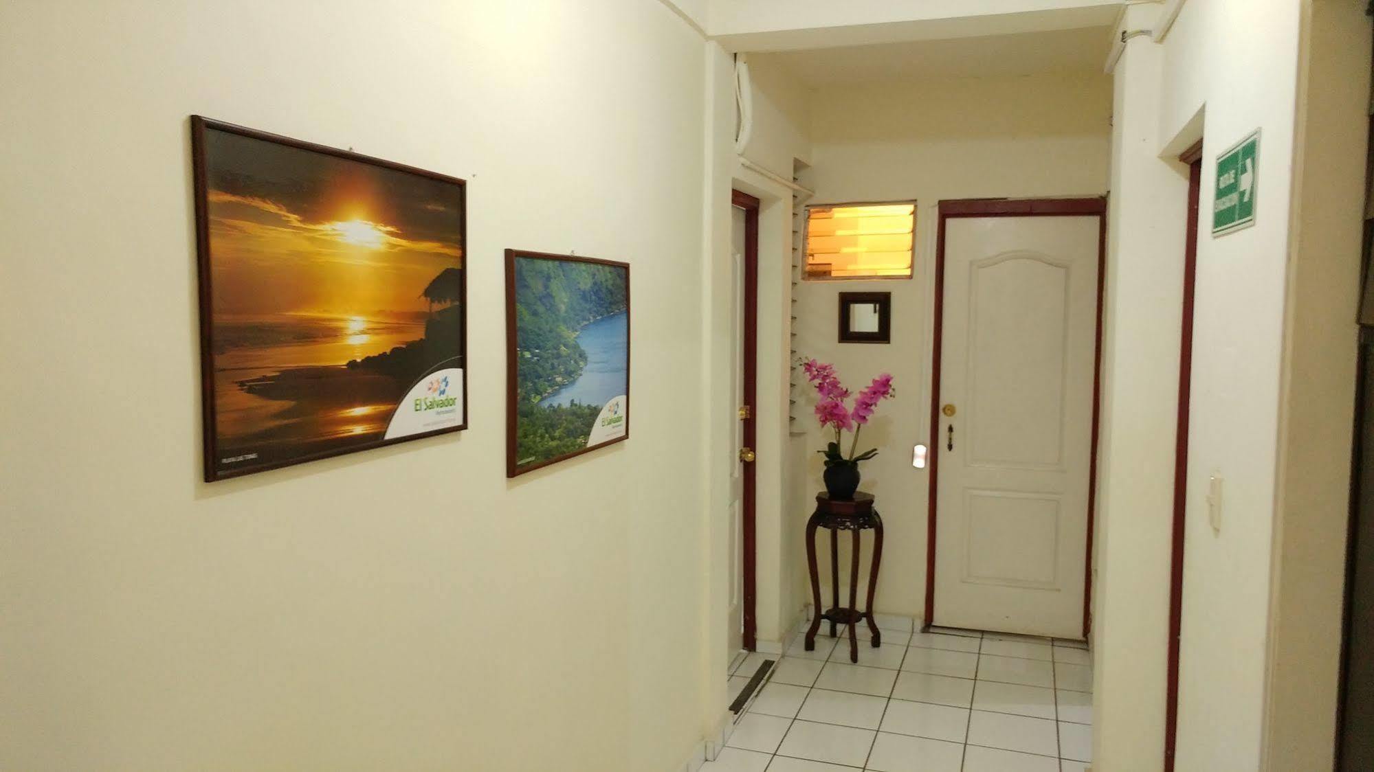 Hotel Armonia Hostal Сан-Сальвадор Экстерьер фото